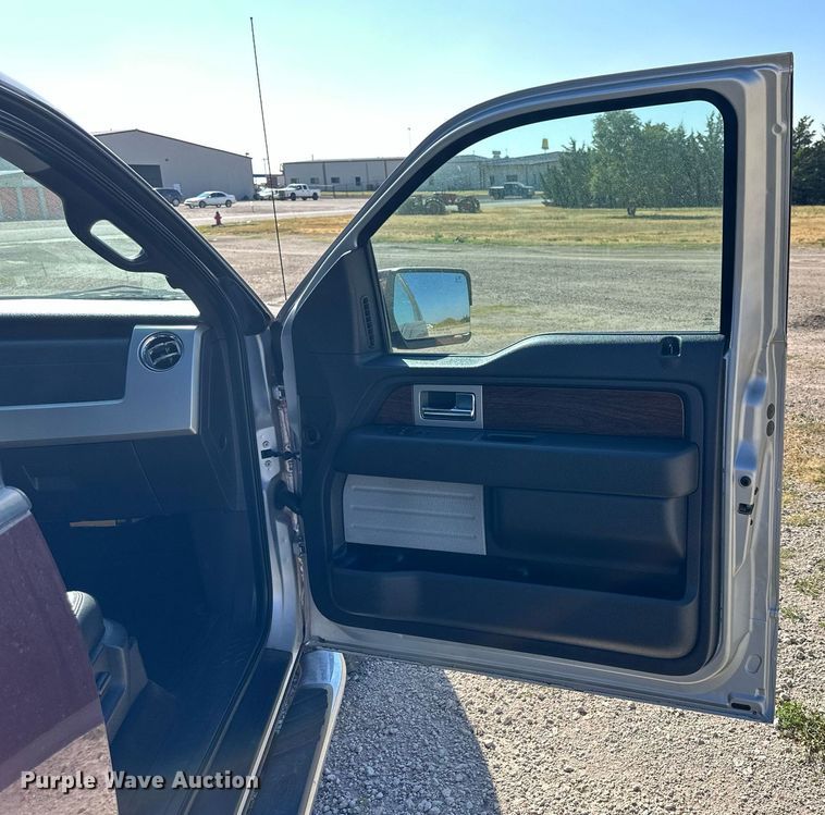 image for item NP9522 2013 Ford F150 Lariat  SuperCrew pickup truck