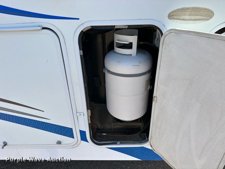 image for item NP9535 2010 Heartland Cyclone 3950  toy hauler camper