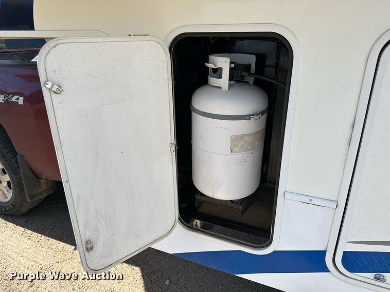 image for item NP9535 2010 Heartland Cyclone 3950  toy hauler camper