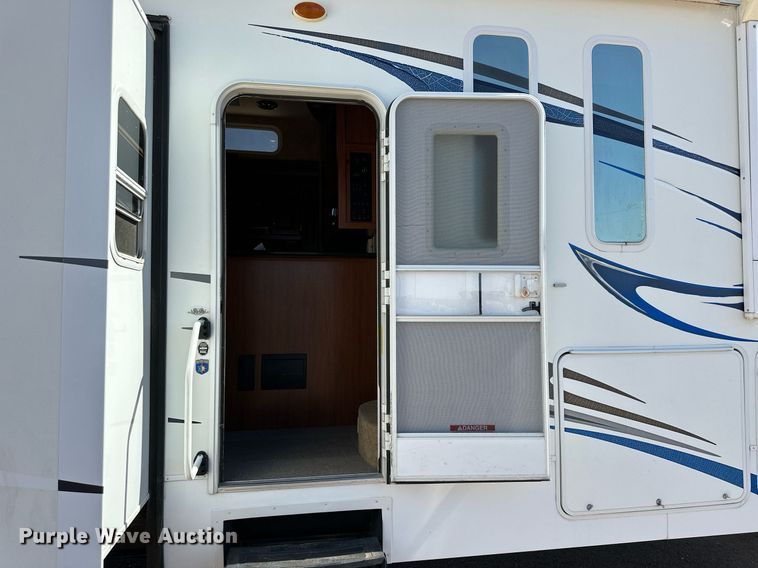 image for item NP9535 2010 Heartland Cyclone 3950  toy hauler camper