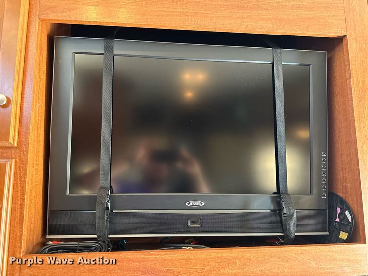 image for item NP9535 2010 Heartland Cyclone 3950  toy hauler camper