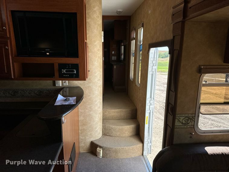 image for item NP9535 2010 Heartland Cyclone 3950  toy hauler camper