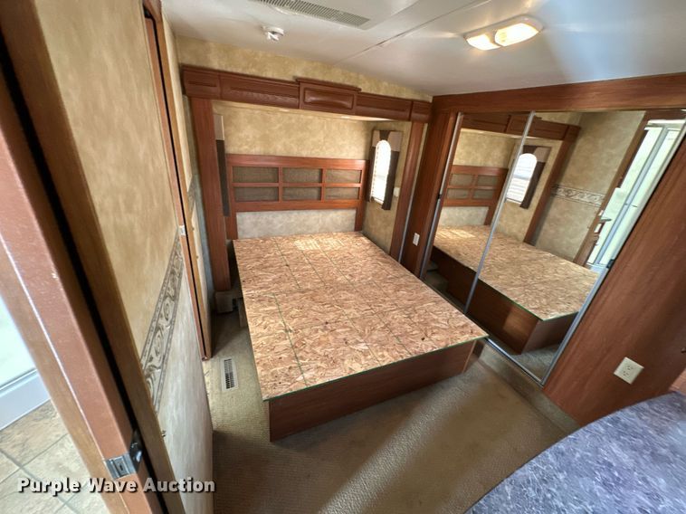 image for item NP9535 2010 Heartland Cyclone 3950  toy hauler camper