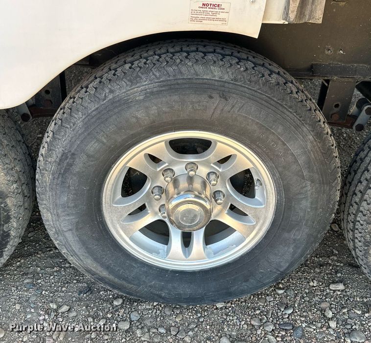 image for item NP9535 2010 Heartland Cyclone 3950  toy hauler camper