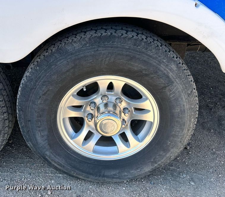 image for item NP9535 2010 Heartland Cyclone 3950  toy hauler camper