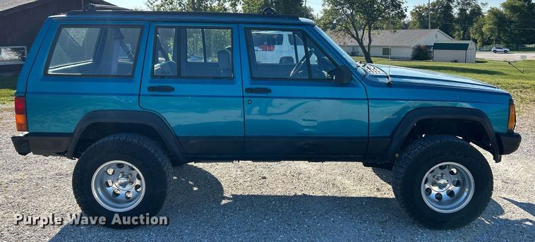 image for item NQ9790 1994 Jeep Cherokee Sport  SUV