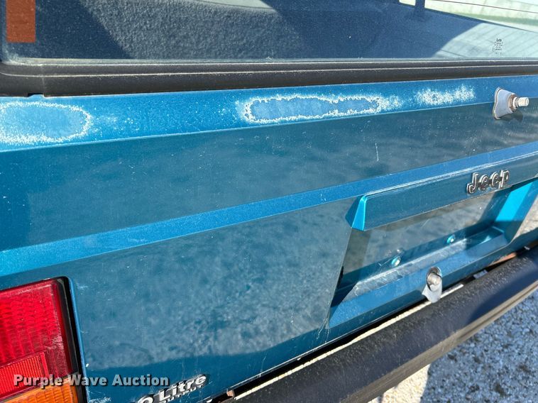 image for item NQ9790 1994 Jeep Cherokee Sport  SUV