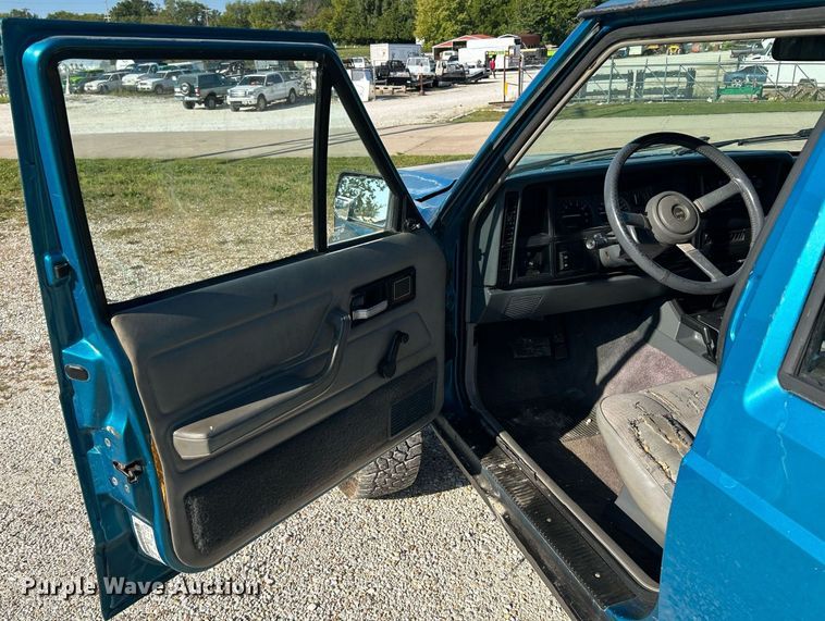 image for item NQ9790 1994 Jeep Cherokee Sport  SUV