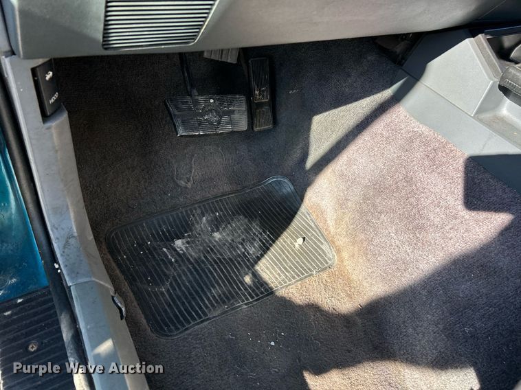 image for item NQ9790 1994 Jeep Cherokee Sport  SUV