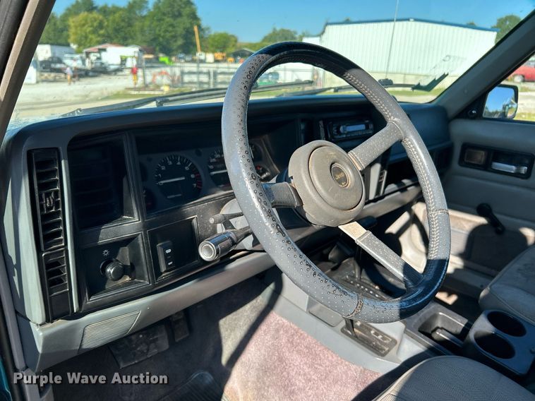 image for item NQ9790 1994 Jeep Cherokee Sport  SUV