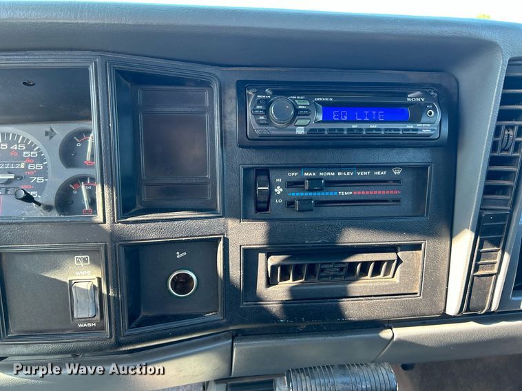 image for item NQ9790 1994 Jeep Cherokee Sport  SUV