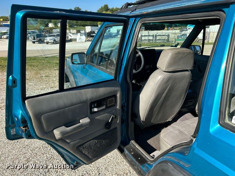 image for item NQ9790 1994 Jeep Cherokee Sport  SUV