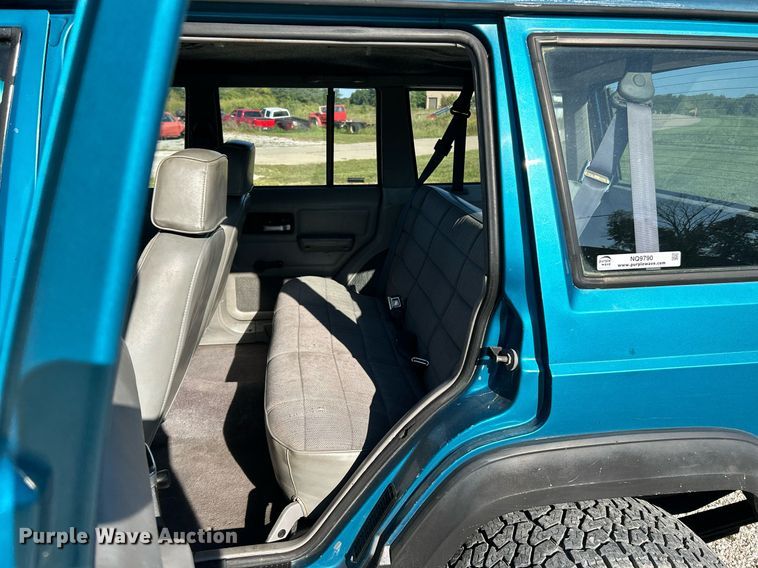 image for item NQ9790 1994 Jeep Cherokee Sport  SUV