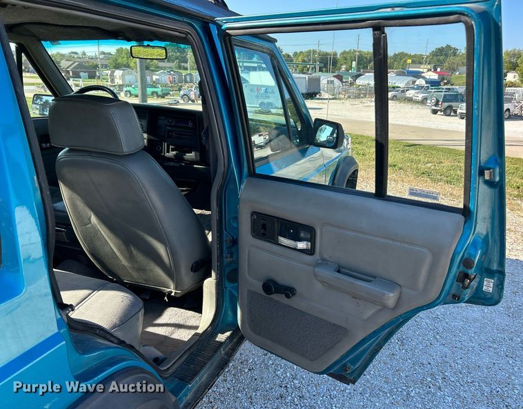 image for item NQ9790 1994 Jeep Cherokee Sport  SUV