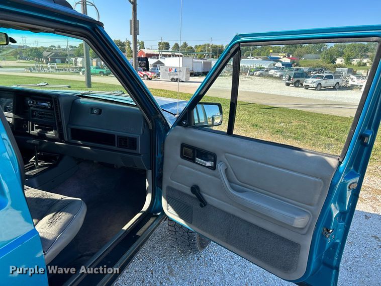 image for item NQ9790 1994 Jeep Cherokee Sport  SUV