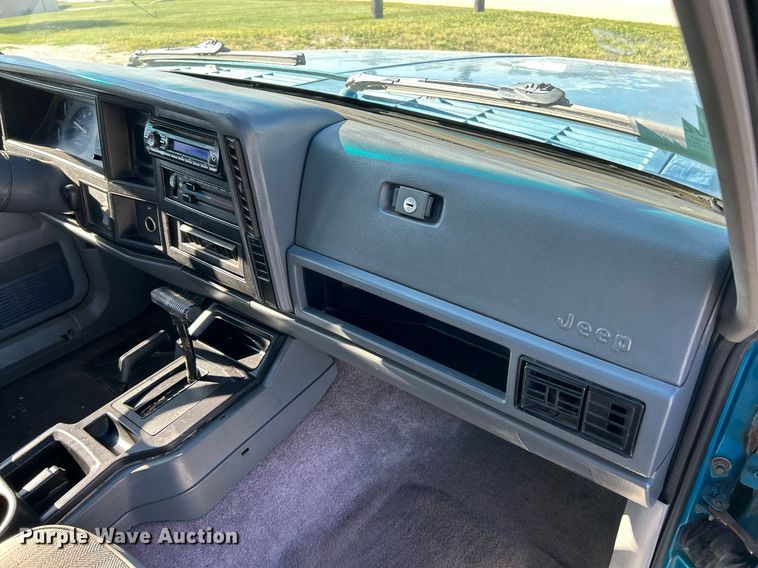 image for item NQ9790 1994 Jeep Cherokee Sport  SUV