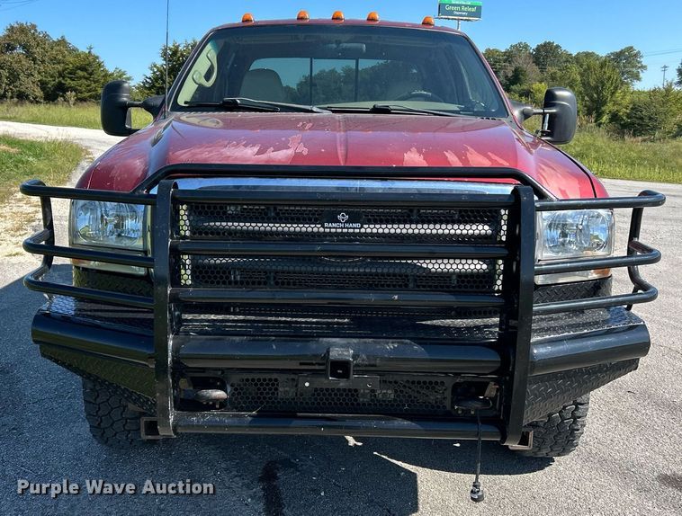 image for item NQ9791 2002 Ford  F350 Super Duty Crew Cab pickup truck