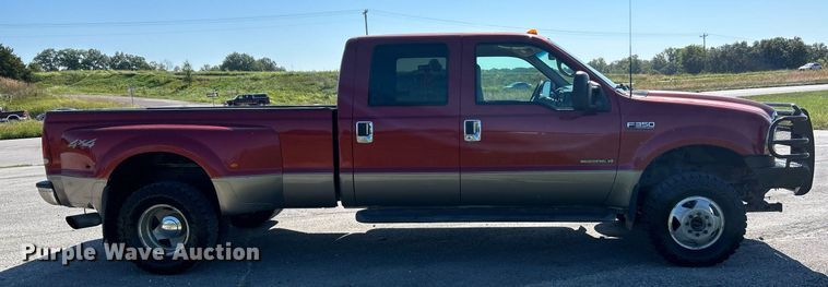 image for item NQ9791 2002 Ford  F350 Super Duty Crew Cab pickup truck