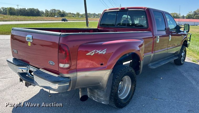 image for item NQ9791 2002 Ford  F350 Super Duty Crew Cab pickup truck