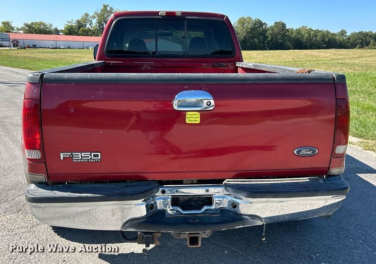 image for item NQ9791 2002 Ford  F350 Super Duty Crew Cab pickup truck