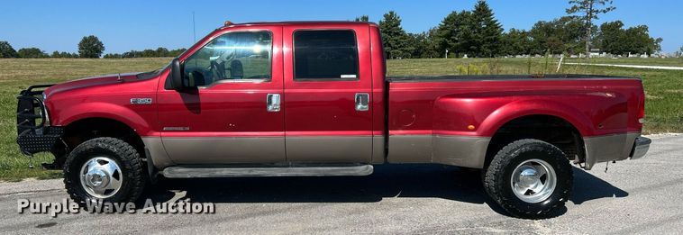 image for item NQ9791 2002 Ford  F350 Super Duty Crew Cab pickup truck