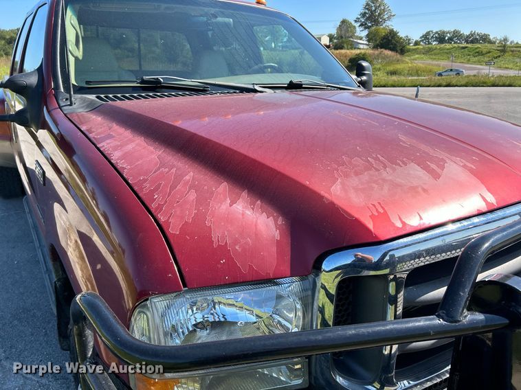 image for item NQ9791 2002 Ford  F350 Super Duty Crew Cab pickup truck