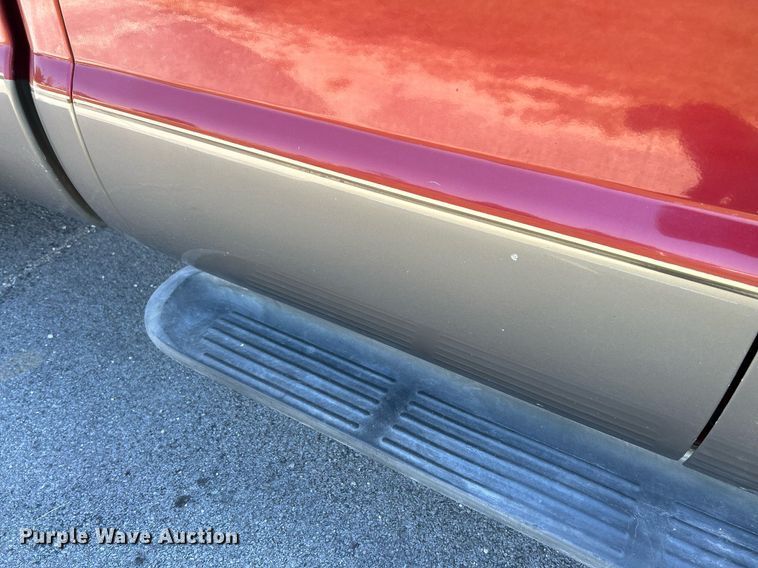 image for item NQ9791 2002 Ford  F350 Super Duty Crew Cab pickup truck