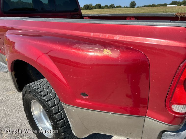 image for item NQ9791 2002 Ford  F350 Super Duty Crew Cab pickup truck