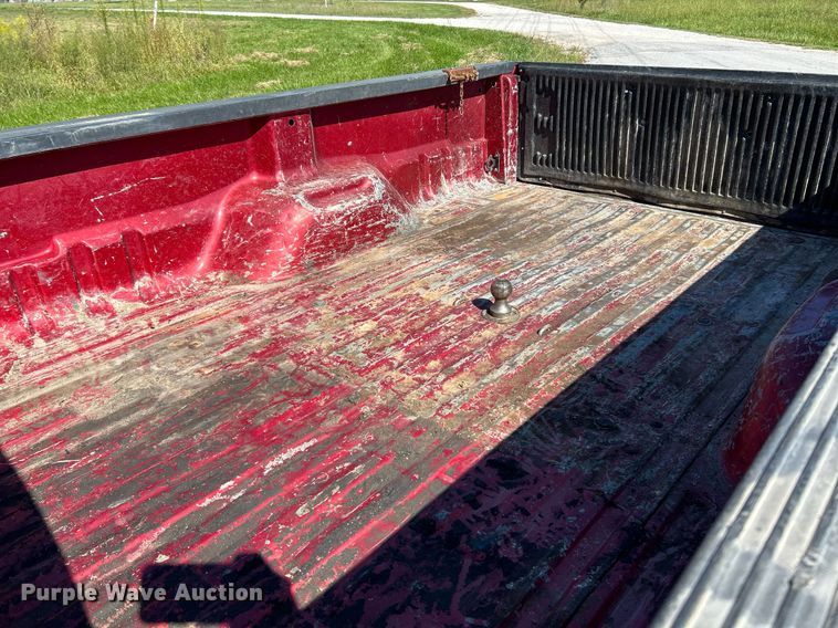 image for item NQ9791 2002 Ford  F350 Super Duty Crew Cab pickup truck