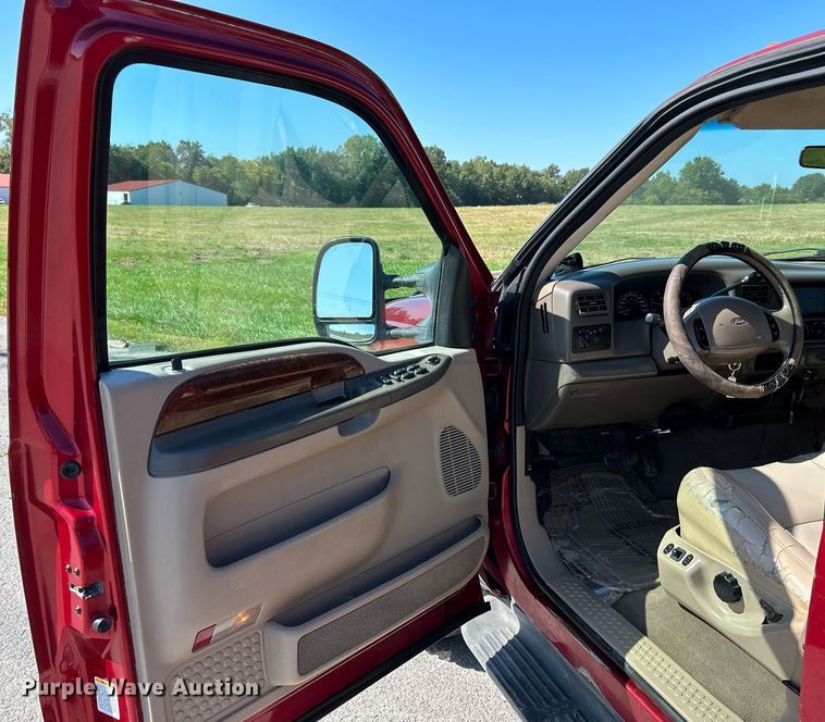 image for item NQ9791 2002 Ford  F350 Super Duty Crew Cab pickup truck