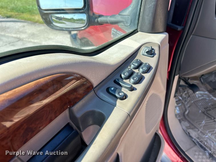 image for item NQ9791 2002 Ford  F350 Super Duty Crew Cab pickup truck