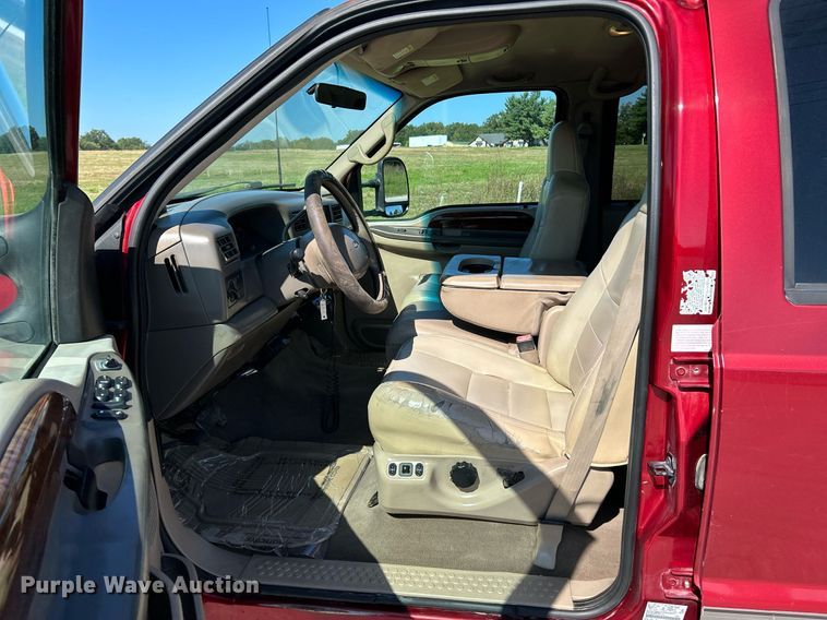 image for item NQ9791 2002 Ford  F350 Super Duty Crew Cab pickup truck