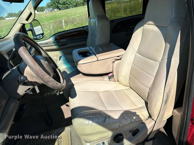 image for item NQ9791 2002 Ford  F350 Super Duty Crew Cab pickup truck