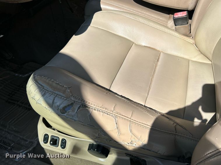 image for item NQ9791 2002 Ford  F350 Super Duty Crew Cab pickup truck