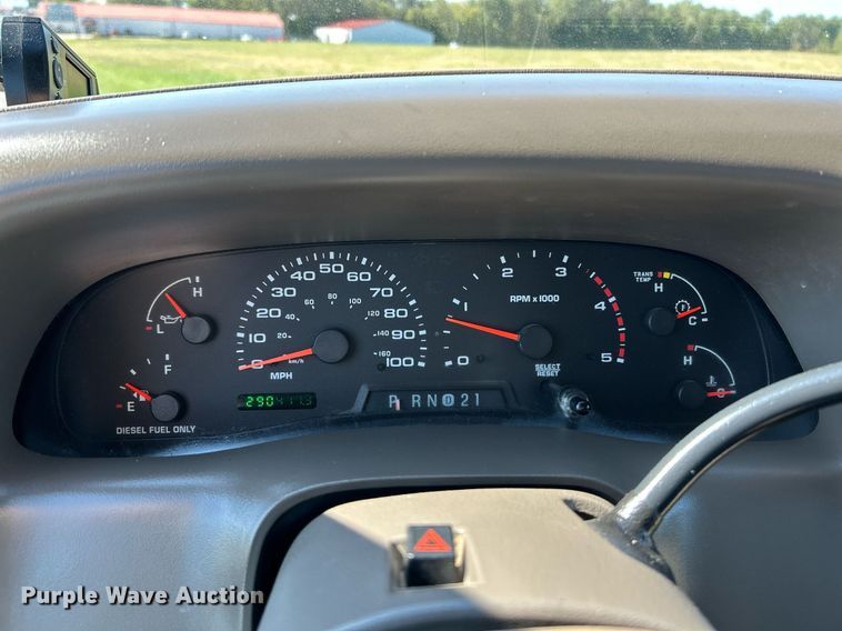 image for item NQ9791 2002 Ford  F350 Super Duty Crew Cab pickup truck