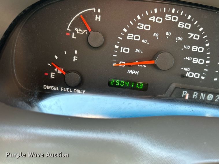 image for item NQ9791 2002 Ford  F350 Super Duty Crew Cab pickup truck