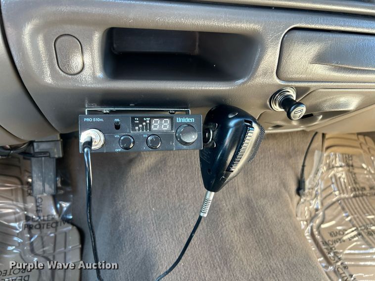 image for item NQ9791 2002 Ford  F350 Super Duty Crew Cab pickup truck