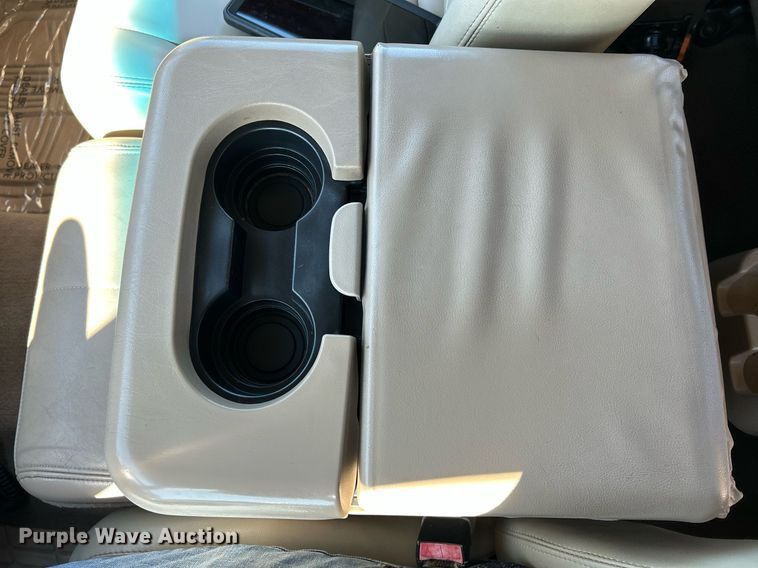 image for item NQ9791 2002 Ford  F350 Super Duty Crew Cab pickup truck