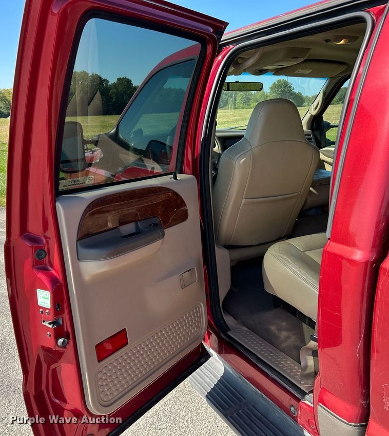 image for item NQ9791 2002 Ford  F350 Super Duty Crew Cab pickup truck