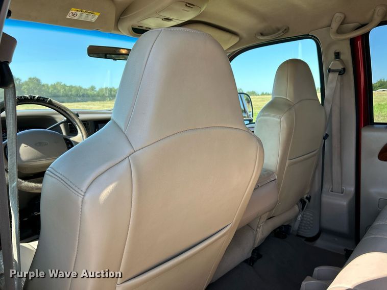 image for item NQ9791 2002 Ford  F350 Super Duty Crew Cab pickup truck