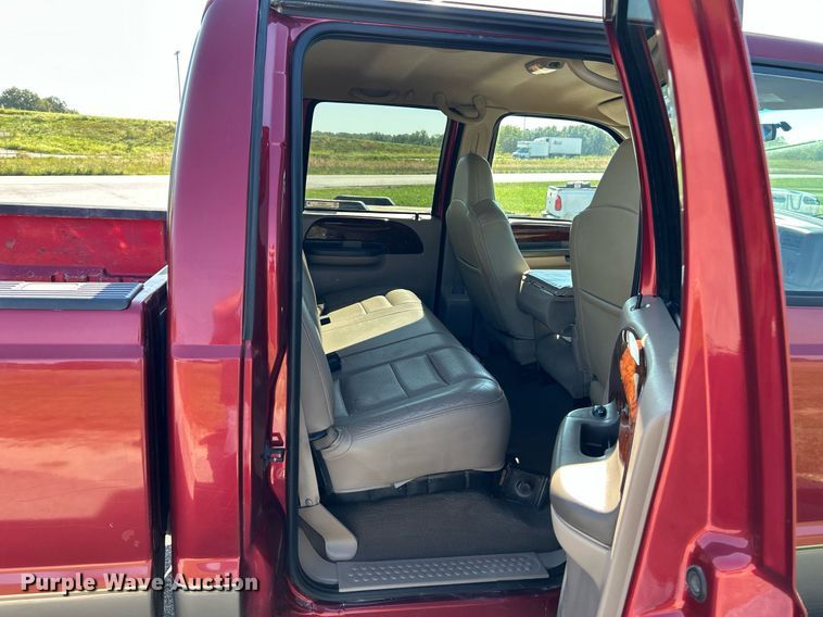 image for item NQ9791 2002 Ford  F350 Super Duty Crew Cab pickup truck