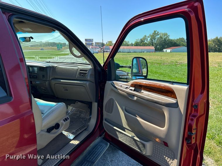 image for item NQ9791 2002 Ford  F350 Super Duty Crew Cab pickup truck