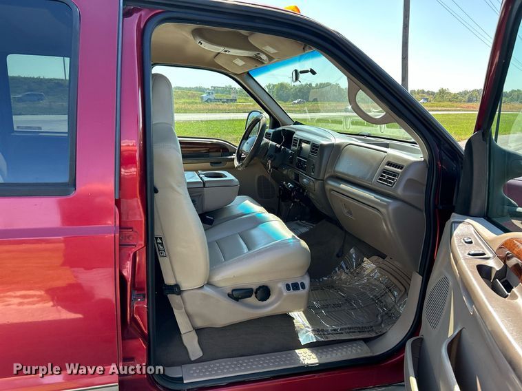 image for item NQ9791 2002 Ford  F350 Super Duty Crew Cab pickup truck