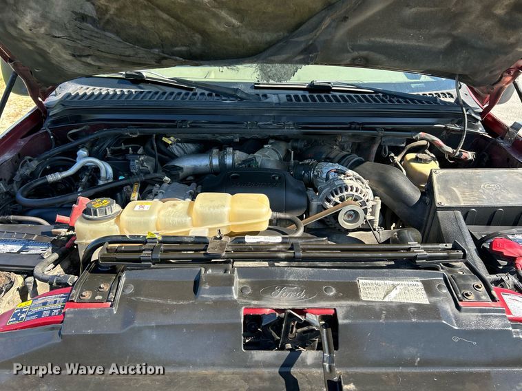 image for item NQ9791 2002 Ford  F350 Super Duty Crew Cab pickup truck