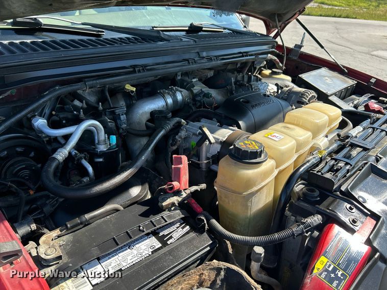 image for item NQ9791 2002 Ford  F350 Super Duty Crew Cab pickup truck