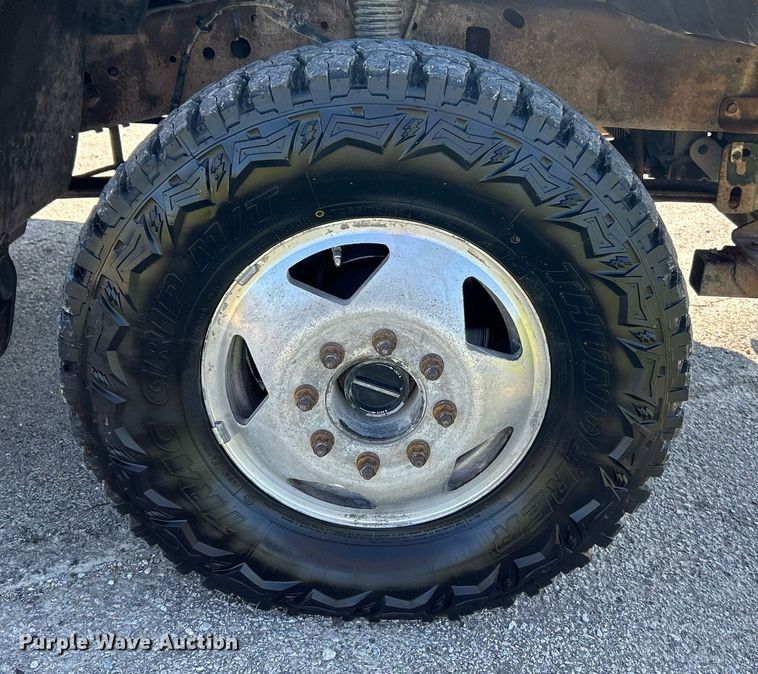 image for item NQ9791 2002 Ford  F350 Super Duty Crew Cab pickup truck