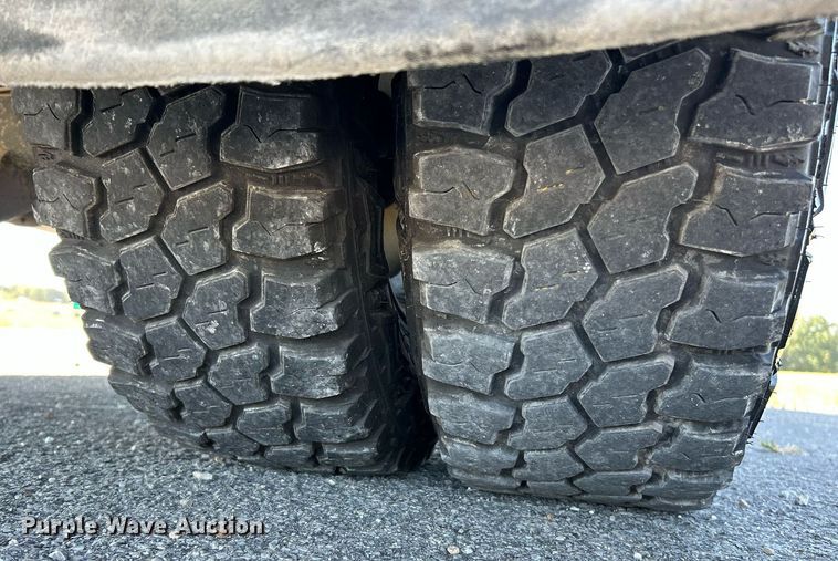 image for item NQ9791 2002 Ford  F350 Super Duty Crew Cab pickup truck