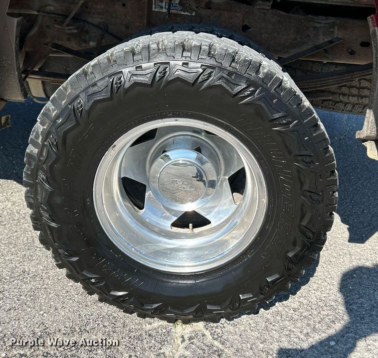 image for item NQ9791 2002 Ford  F350 Super Duty Crew Cab pickup truck