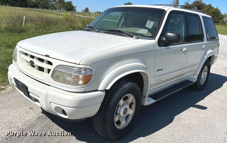 image for item NQ9795 2000 Ford  Explorer Limited  SUV