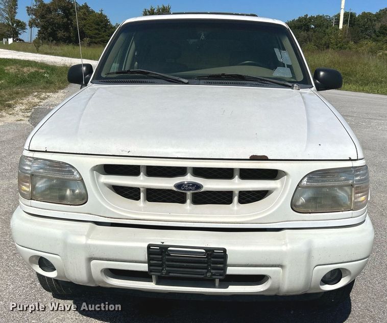 image for item NQ9795 2000 Ford  Explorer Limited  SUV